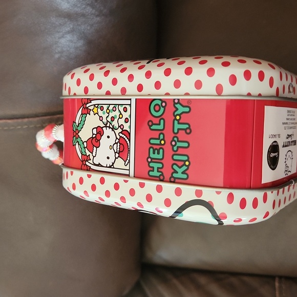 BNWT SANRIO HOLIDAY HELLO KITTY TIN PURSE - Picture 2 of 5
